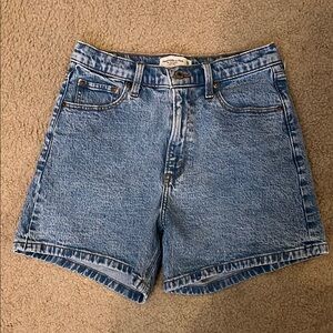 Abercrombie Dad short high rise Sz29/8 light wash Women's Shorts